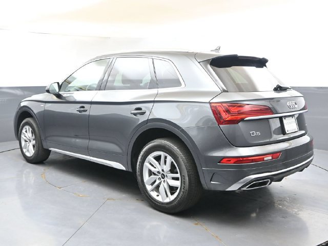 Used 2024 Audi Q5 2.0T Premium w/ Convenience Package AWD/4WD image 3