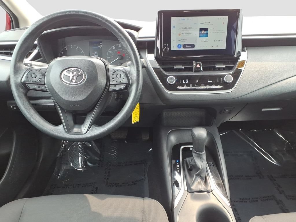 Used 2025 Toyota Corolla LE FWD image 13