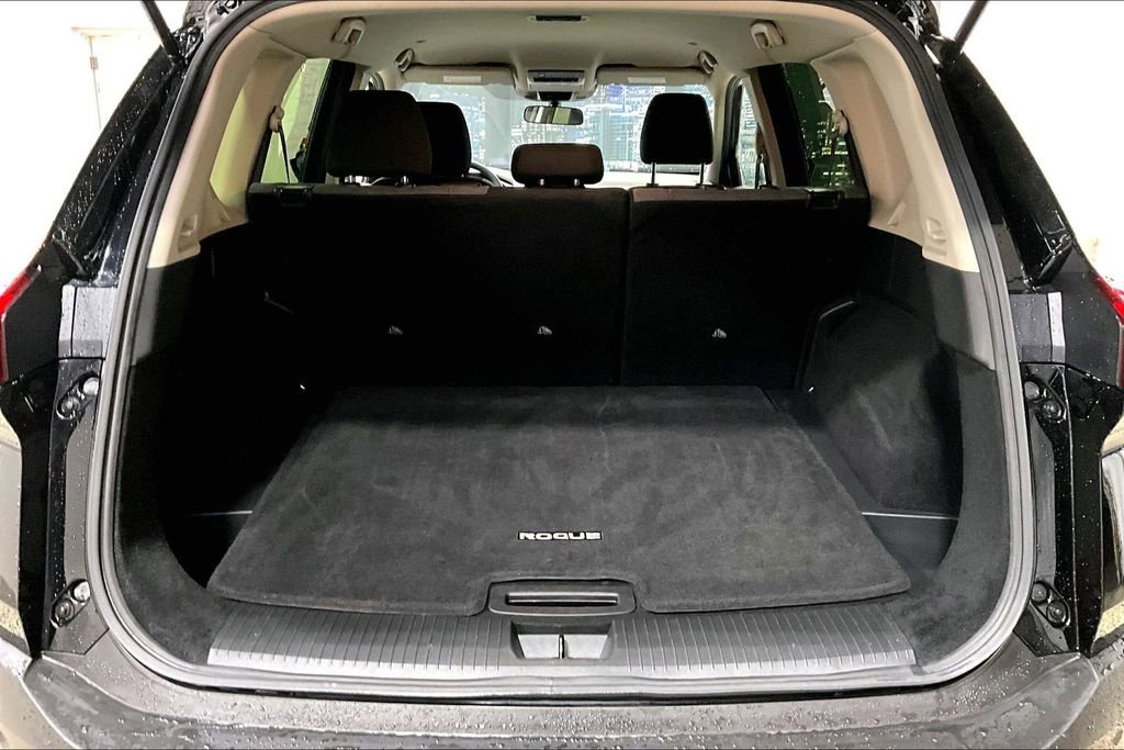 Used 2023 Nissan Rogue SV image 7