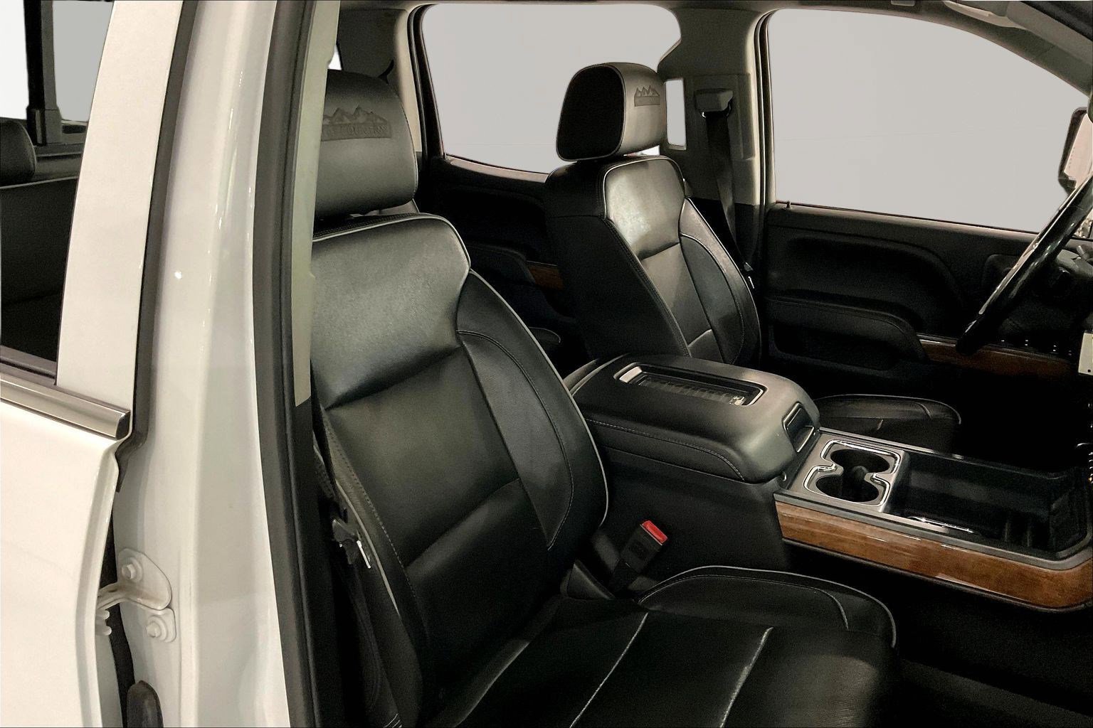 Used 2018 Chevrolet Silverado 2500 High Country w/ Duramax Plus Package image 27