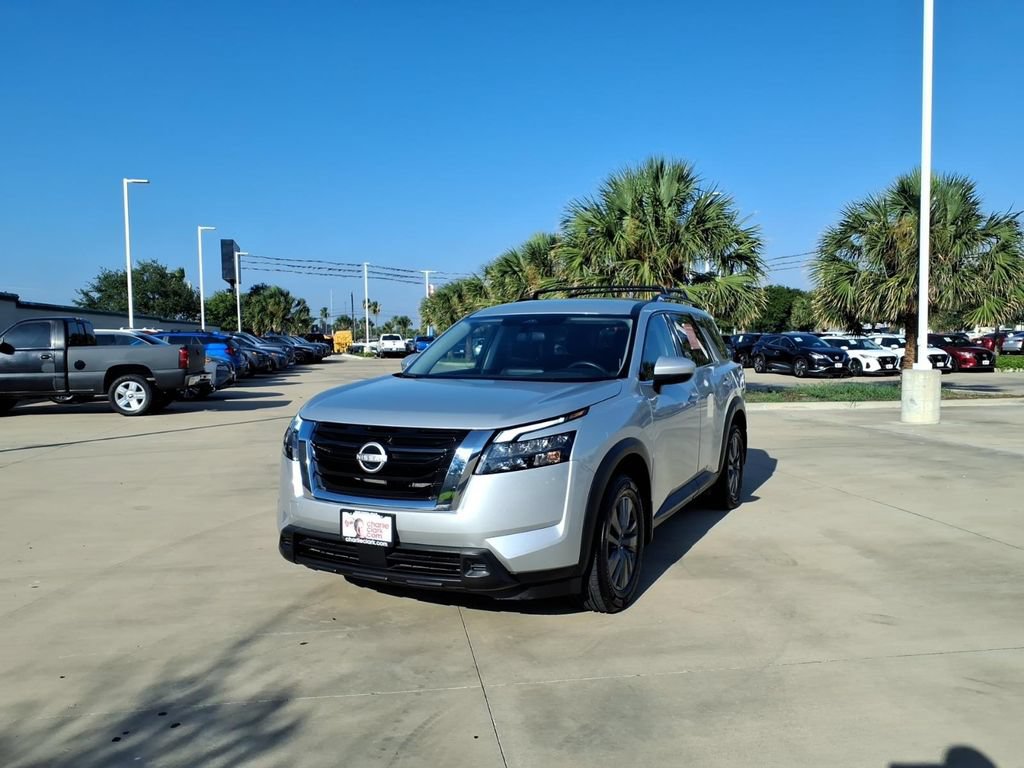 Used 2024 Nissan Pathfinder SV FWD image 1