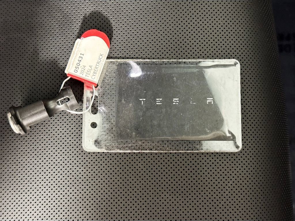 Used 2024 Tesla Cybertruck AWD Crew Cab image 34