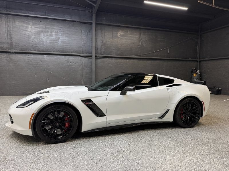 Used 2017 Chevrolet Corvette Z06 w/ Z07 Performance Package RWD image 8