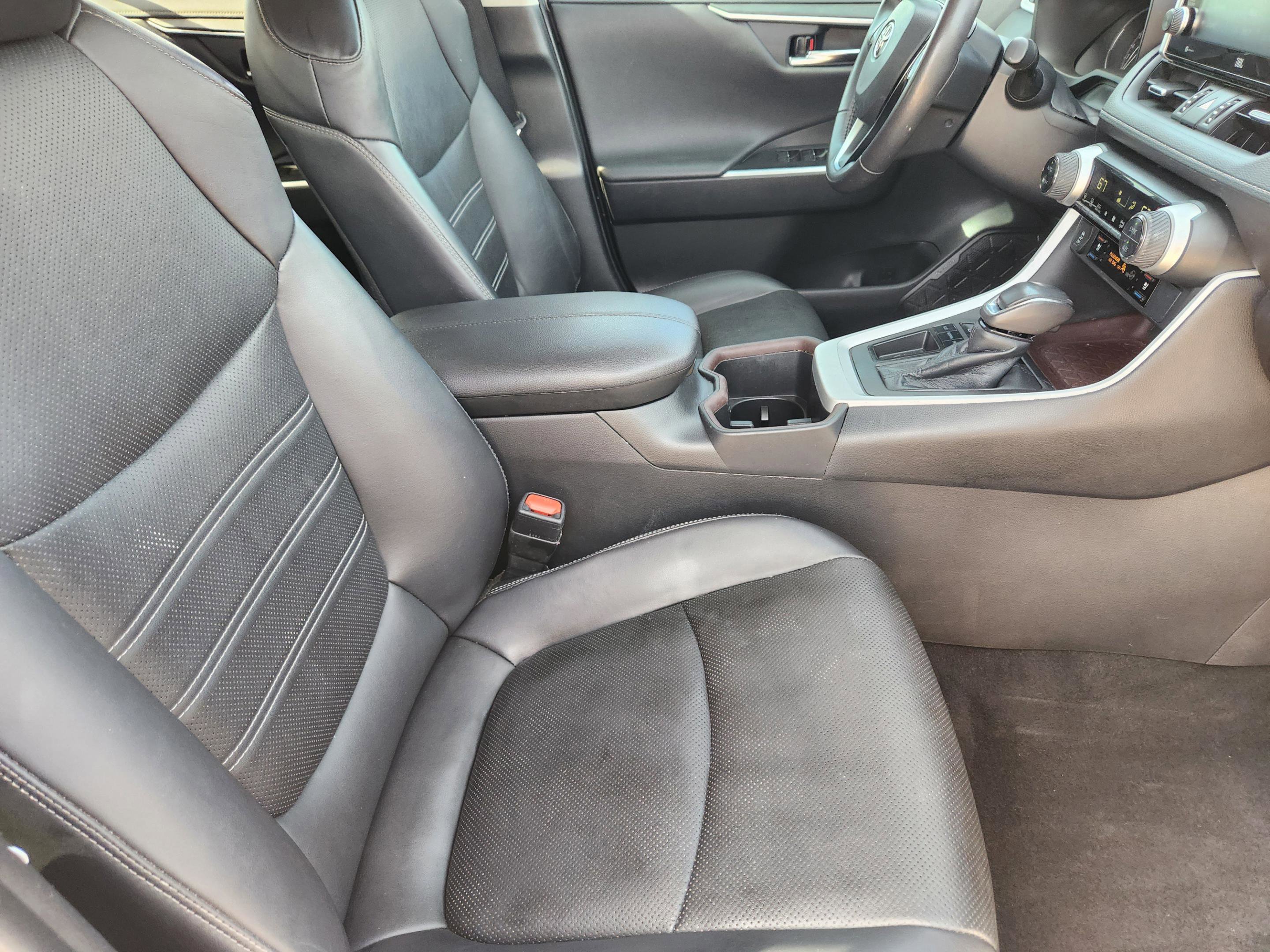 Used 2022 Toyota RAV4 Limited image 14