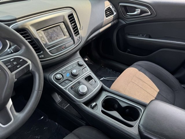 Used 2015 Chrysler 200 Limited image 5
