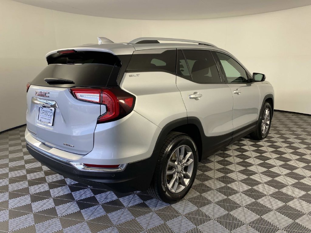 Used 2022 GMC Terrain SLT w/ Infotainment Package II AWD/4WD image 9