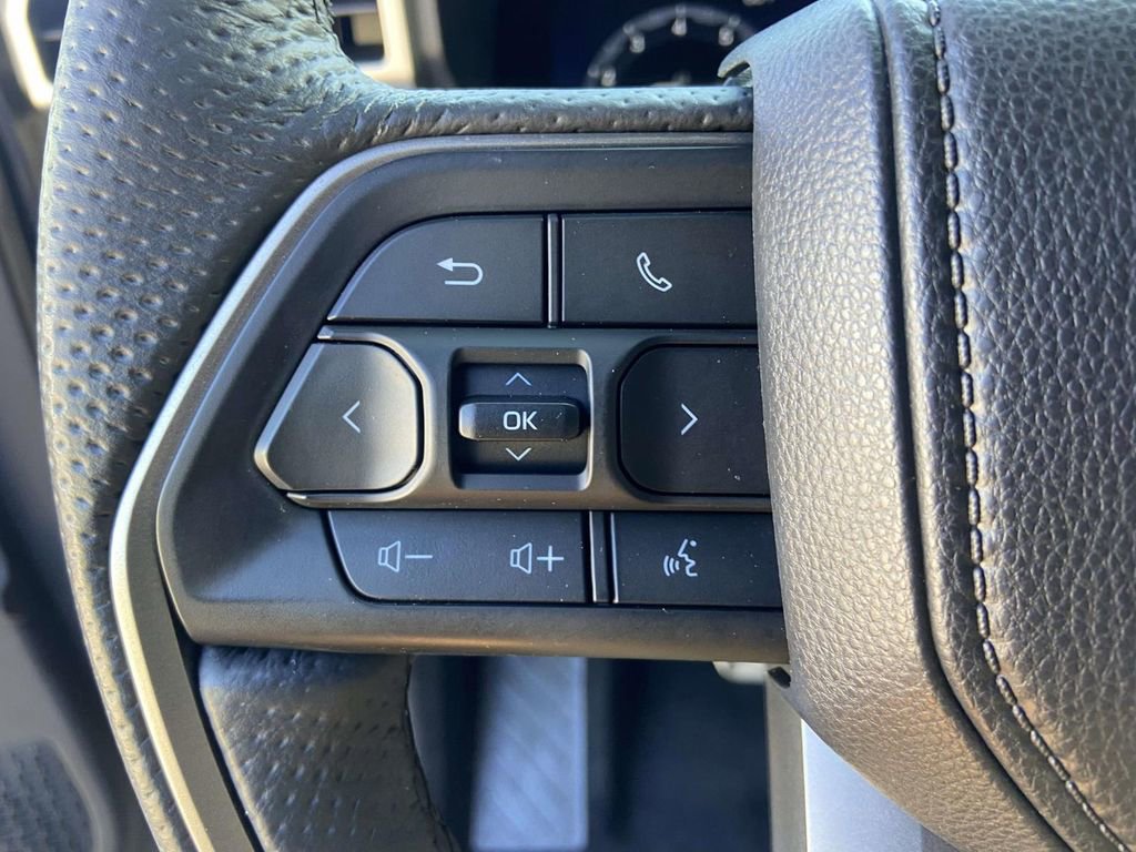 Used 2025 Toyota Tacoma TRD Sport image 32