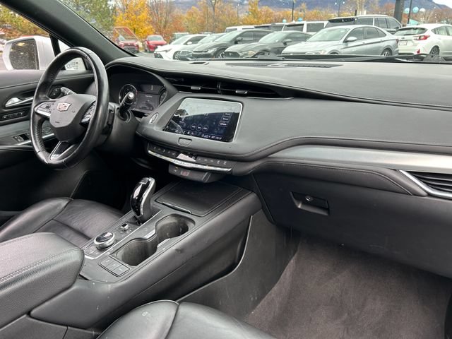 Used 2022 Cadillac XT4 Premium Luxury w/ Safety Alert Package AWD/4WD image 31