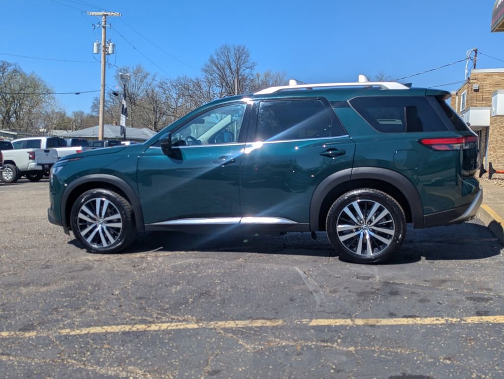 Used 2023 Nissan Pathfinder Platinum image 5