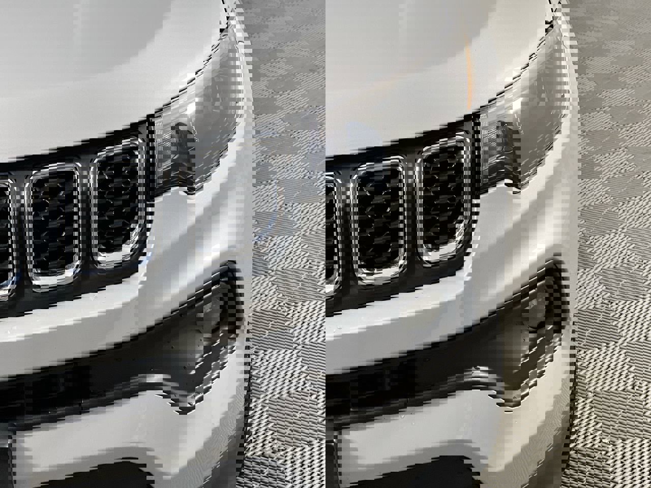 Used 2024 Jeep Compass Latitude image 9