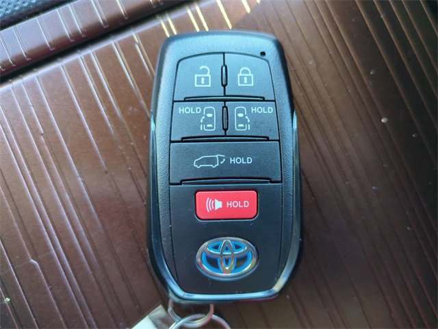 Used 2024 Toyota Sienna XLE image 29