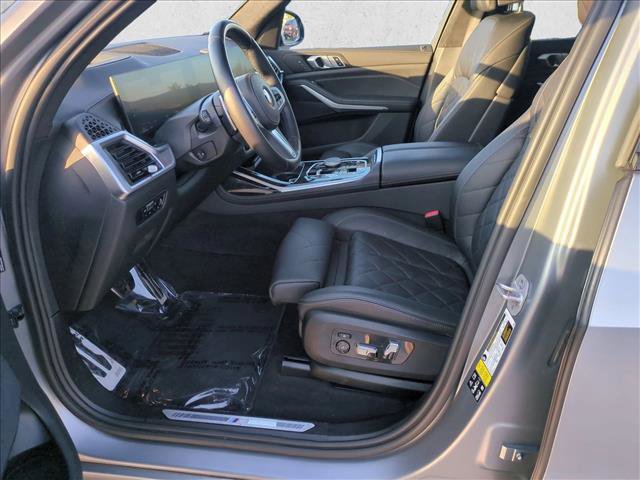 Used 2023 BMW X7 xDrive40i w/ M Sport Package AWD/4WD image 17