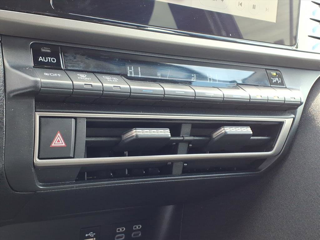 Used 2025 Toyota Camry LE image 15