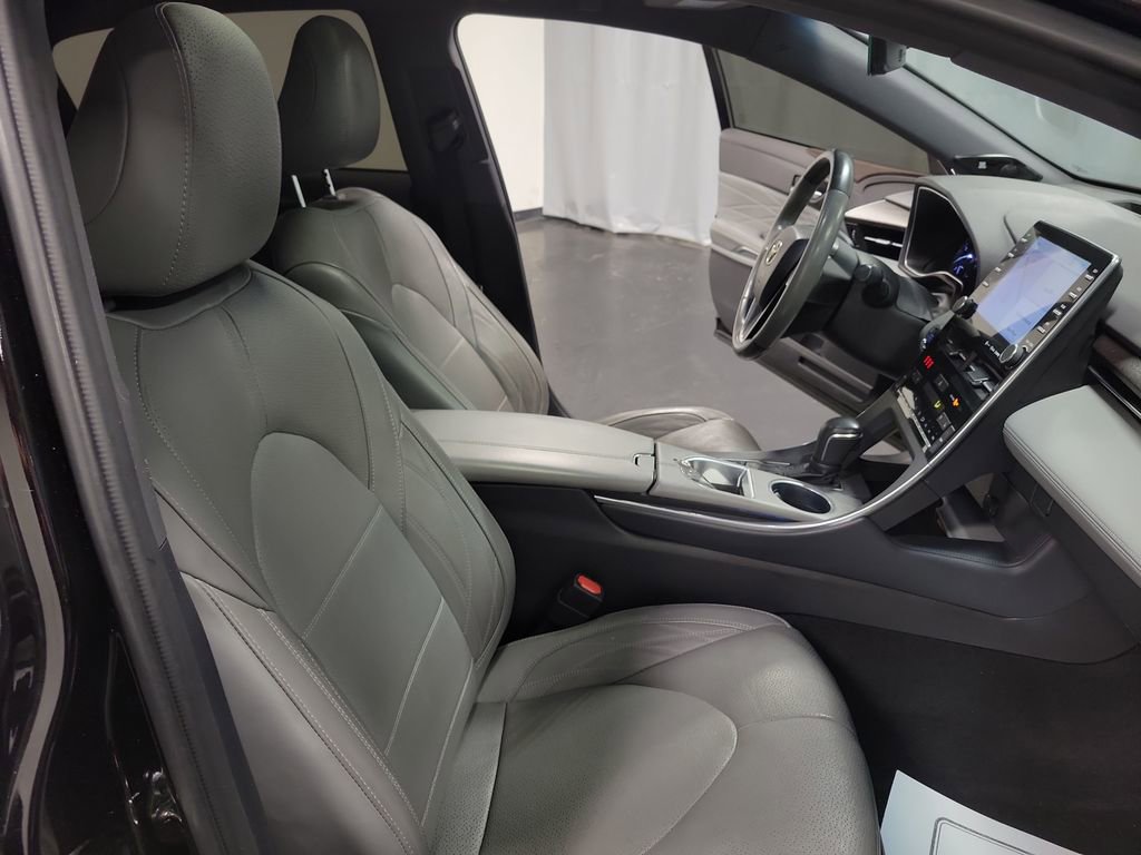 Used 2019 Toyota Avalon Limited image 23