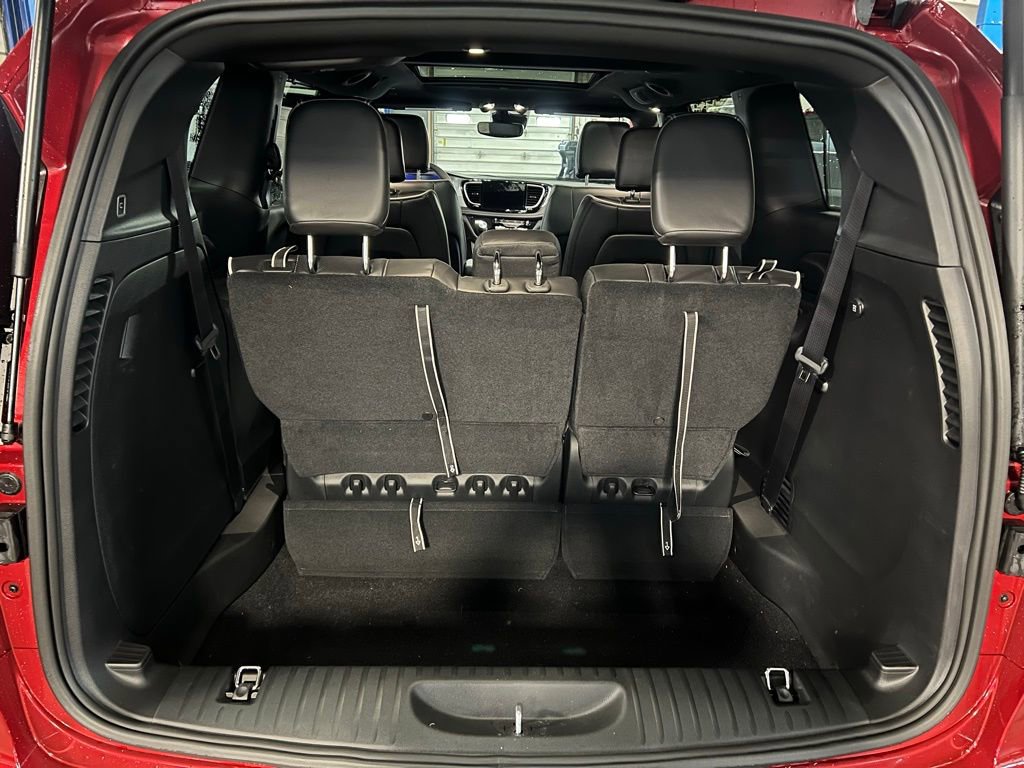 New 2026 Chrysler Pacifica Limited w/ S Appearance Package FWD image 17