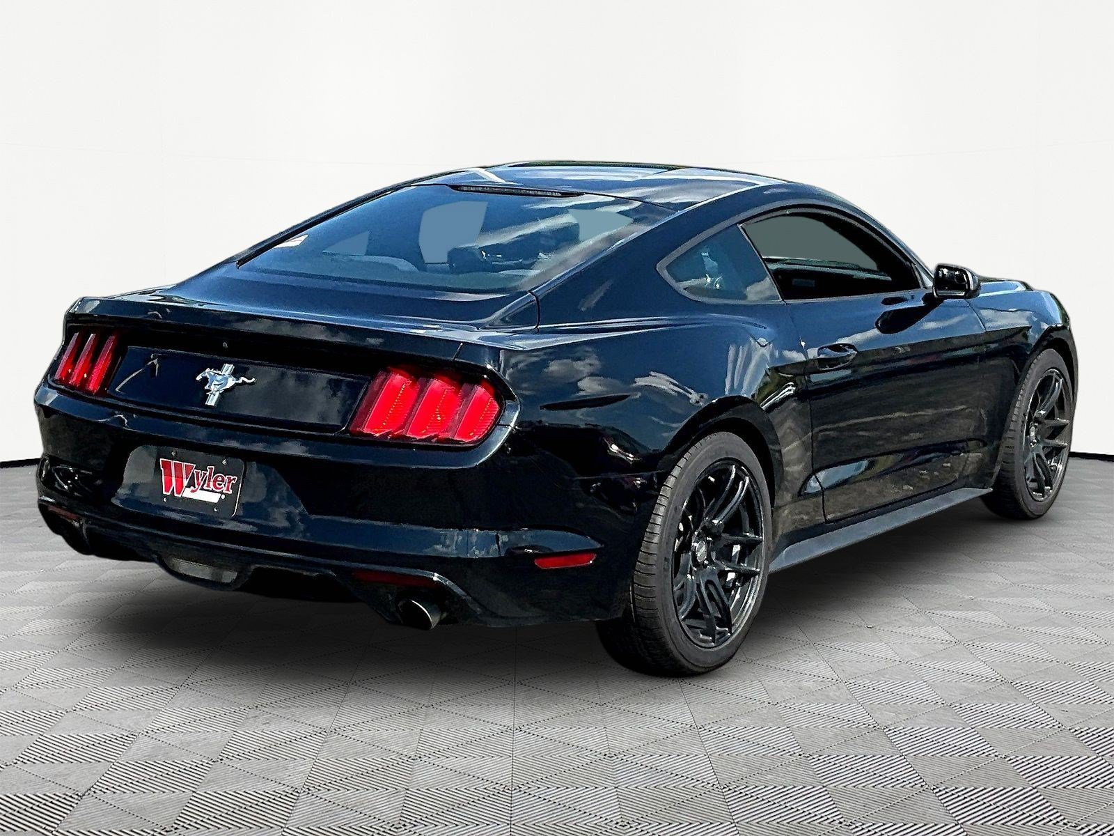 Used 2016 Ford Mustang Coupe RWD image 6