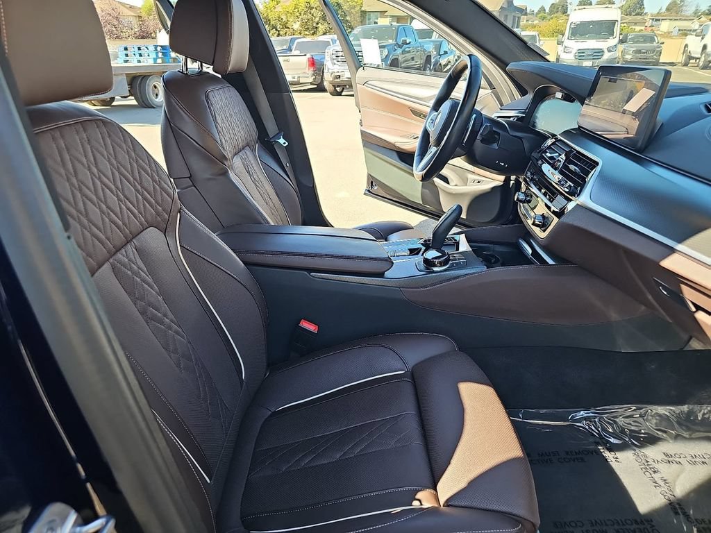 Used 2023 BMW M550i xDrive w/ Executive Package AWD/4WD image 10