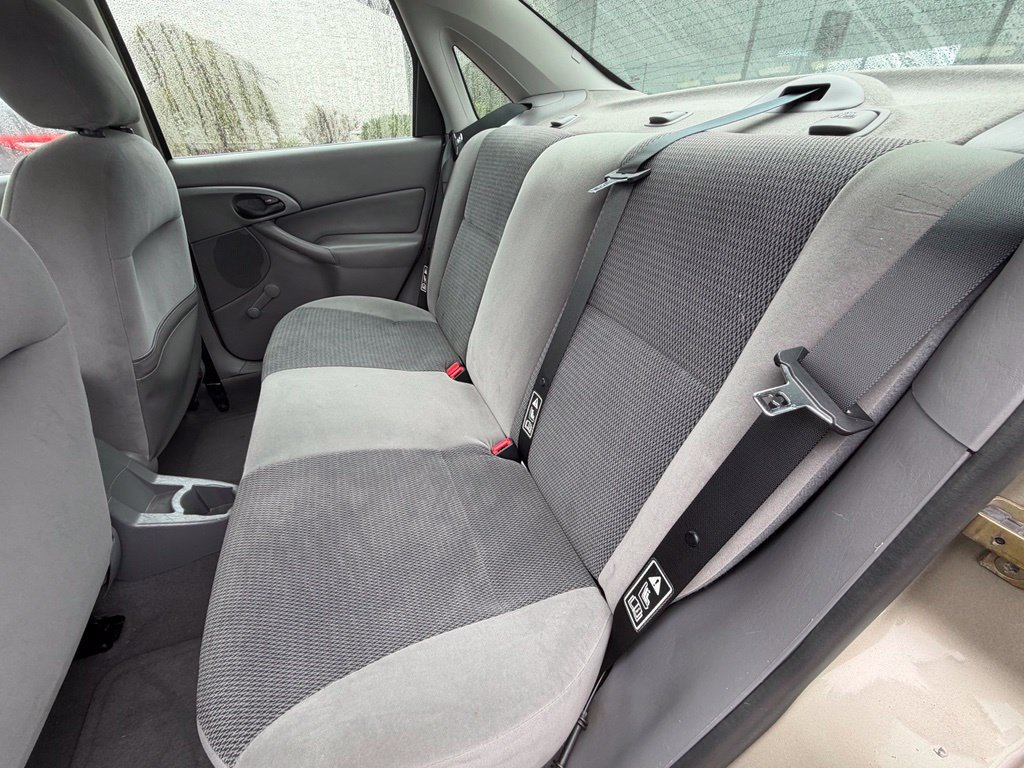 Used 2003 Ford Focus LX FWD image 7