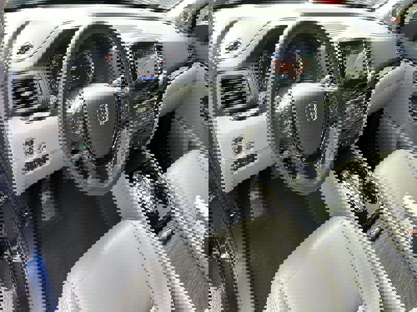 Used 2016 Honda Pilot Touring image 2