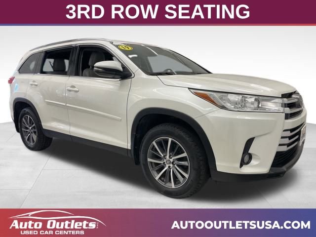 Used 2019 Toyota Highlander XLE image 1