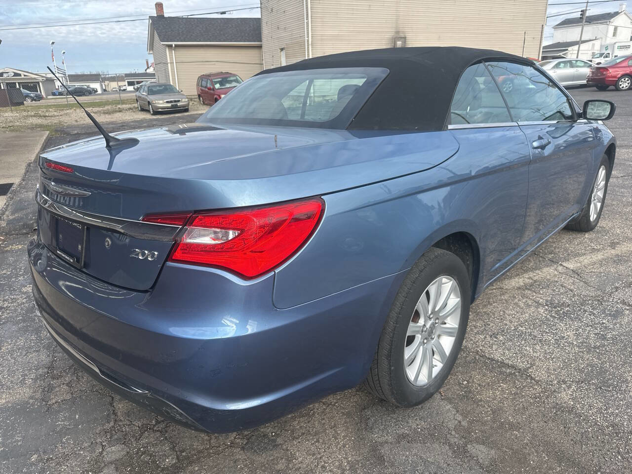 Used 2011 Chrysler 200 Touring image 3