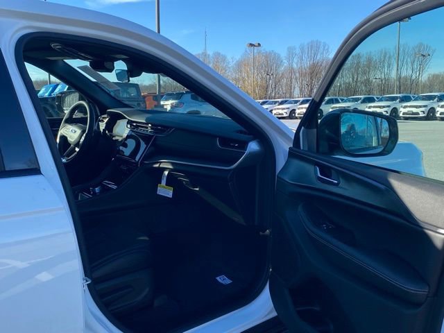 New 2025 Jeep Grand Cherokee Altitude AWD/4WD image 26