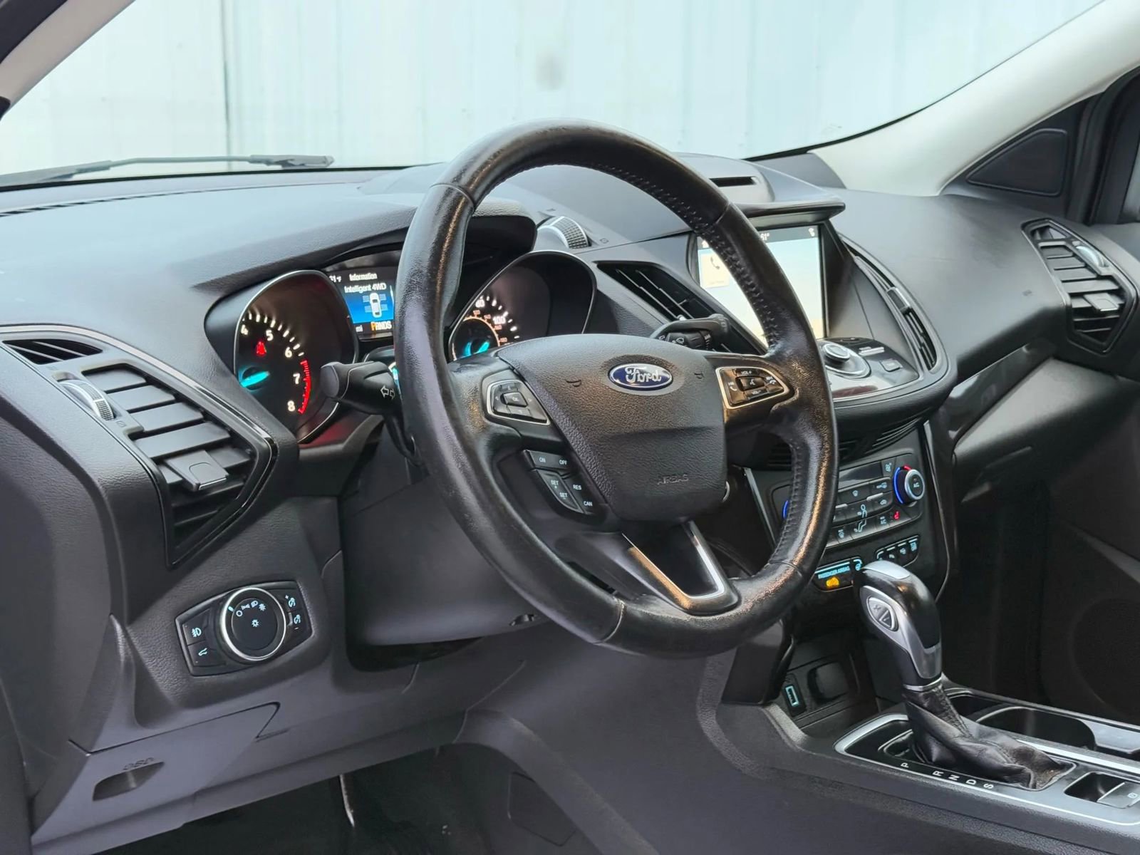 Used 2018 Ford Escape Titanium image 10