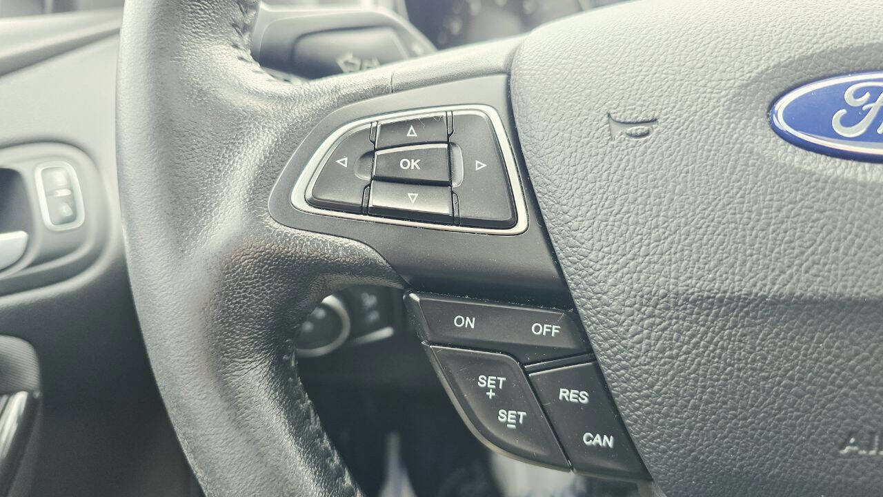 Used 2017 Ford Focus Titanium FWD image 27