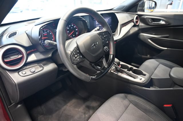 Used 2024 Chevrolet Trax RS w/ Driver Confidence Package FWD image 20