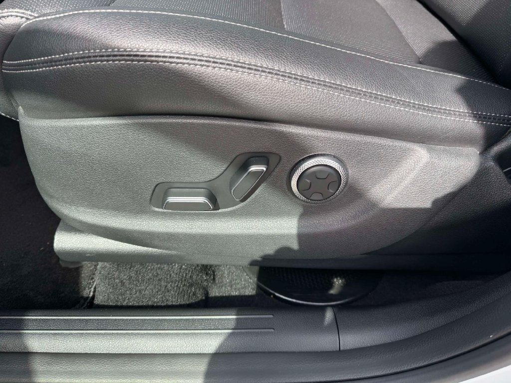 Certified 2026 Genesis GV70 2.5T AWD/4WD image 13