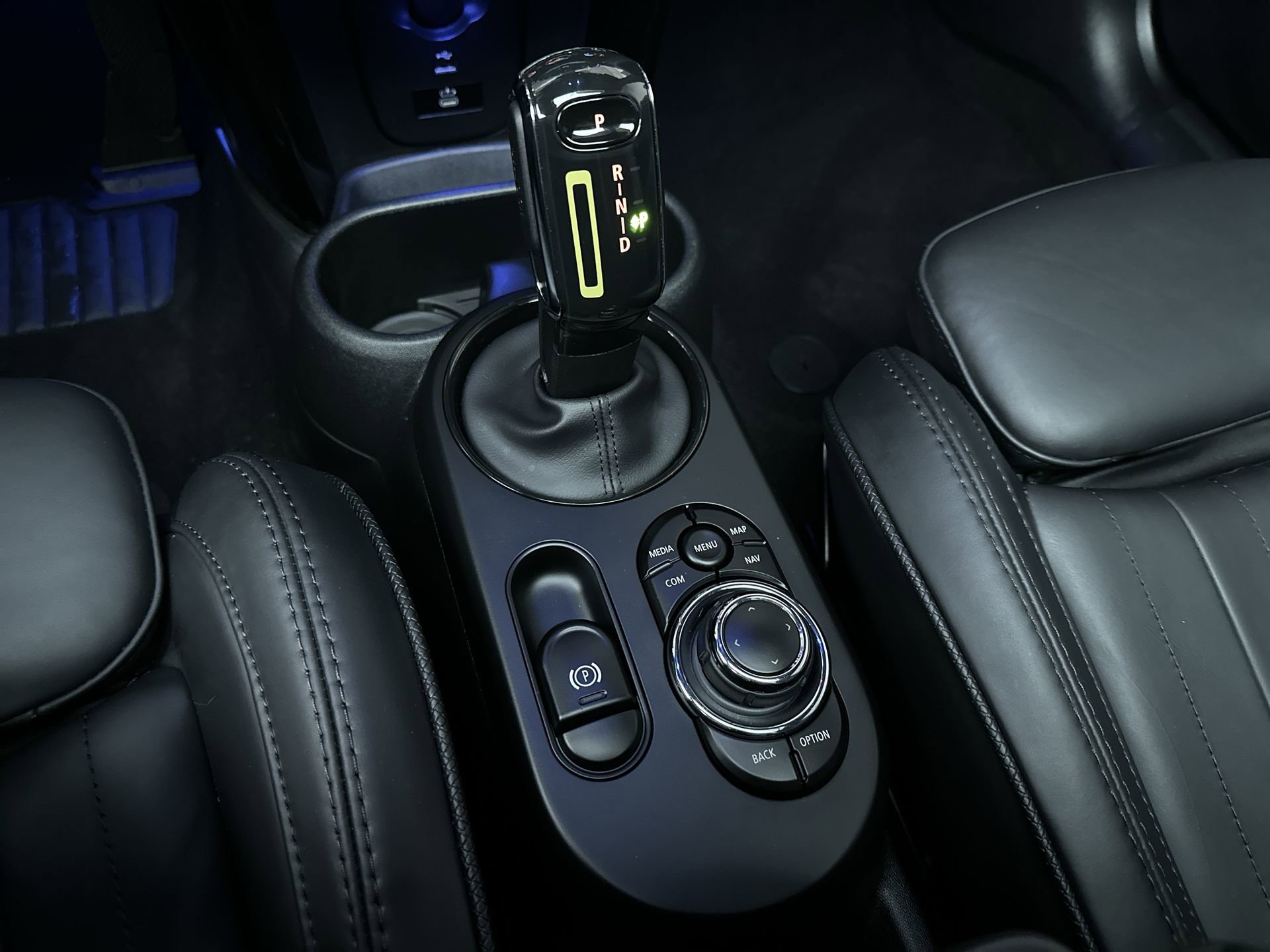 Certified 2024 MINI Cooper SE FWD image 23