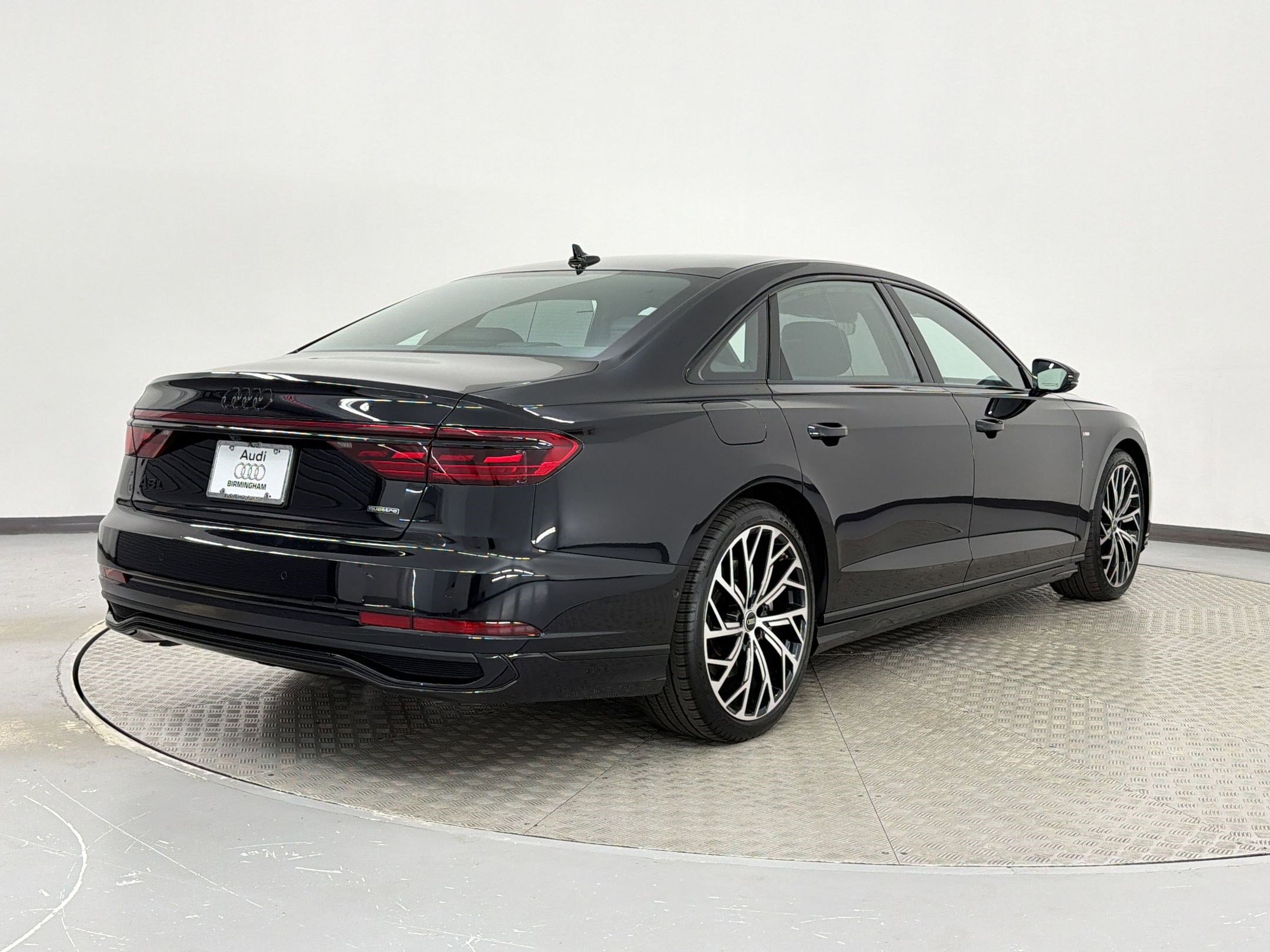 Used 2024 Audi A8 L 3.0T image 9