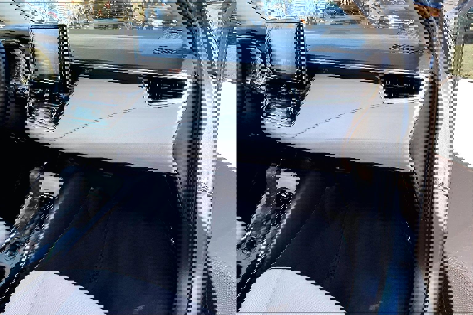 Used 2021 Toyota Corolla LE w/ LE Convenience Package image 15