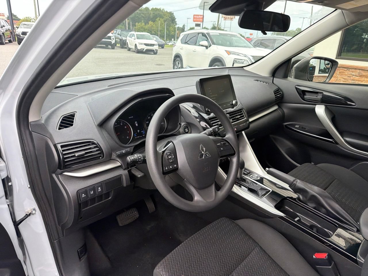 Used 2024 Mitsubishi Eclipse Cross LE AWD/4WD image 4