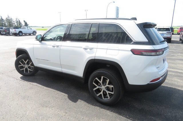New 2025 Jeep Grand Cherokee Limited w/ Trailer Tow Package image 7