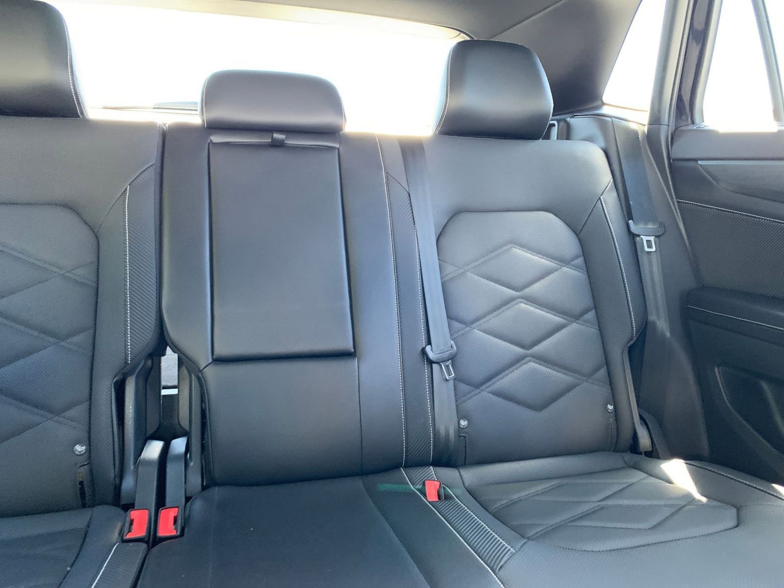 Used 2024 Volkswagen Atlas Cross Sport SE image 37