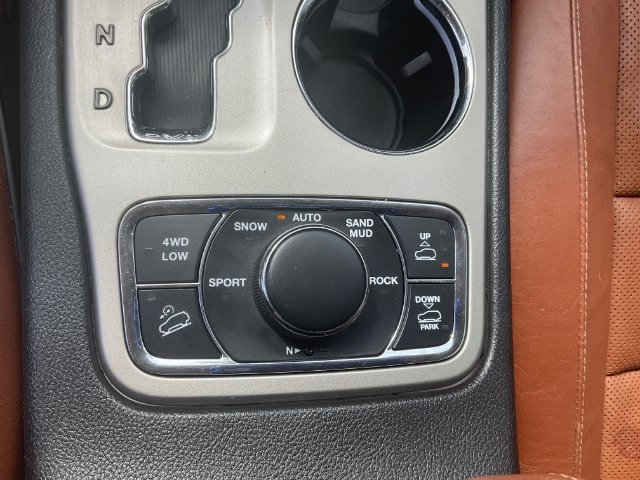 Used 2013 Jeep Grand Cherokee Overland Summit AWD/4WD image 23