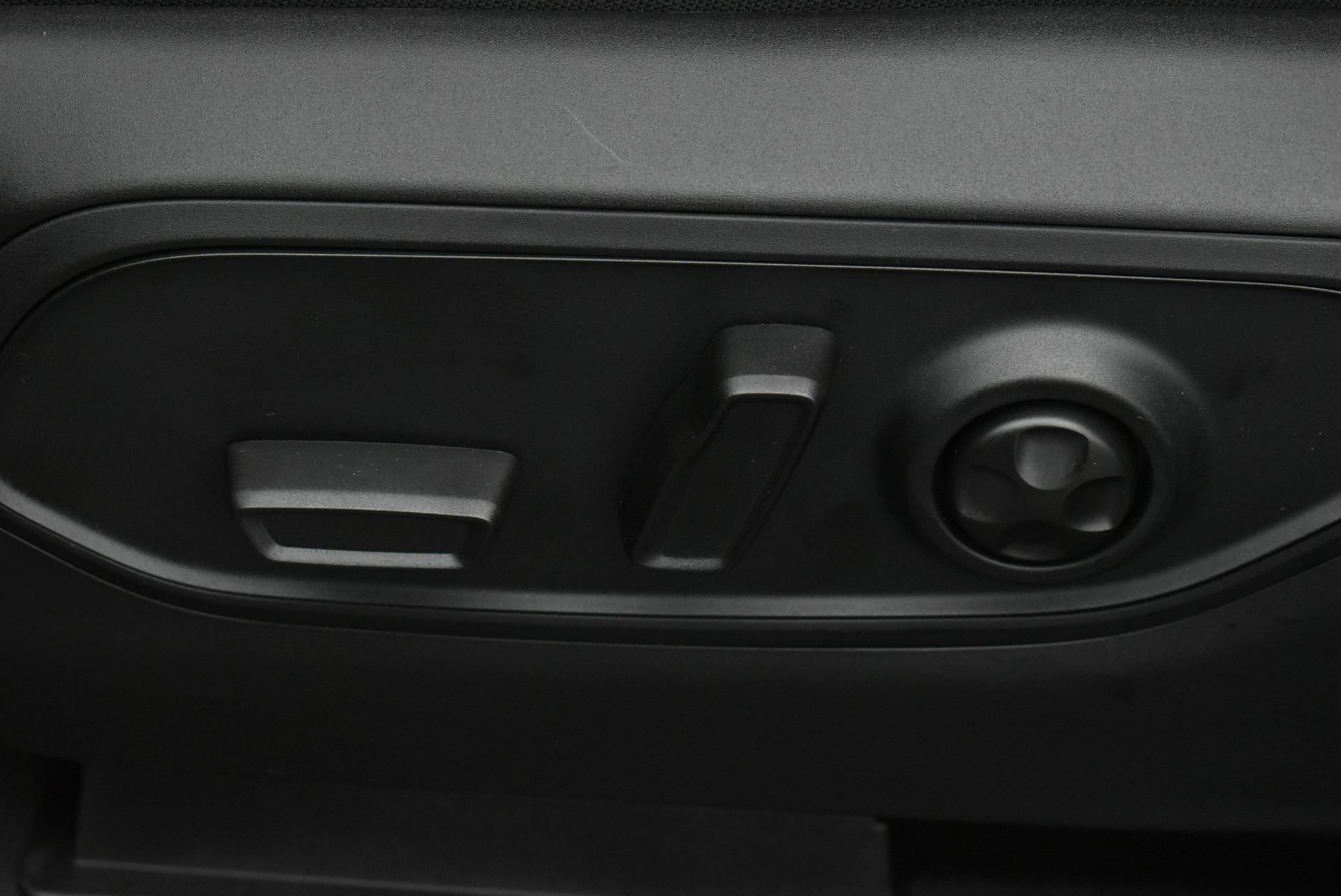 New 2026 Jeep Grand Cherokee Altitude image 14