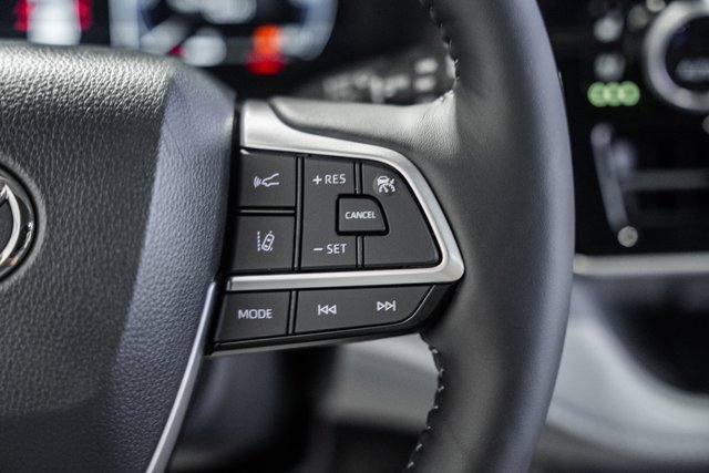 New 2025 Toyota Highlander Platinum image 29