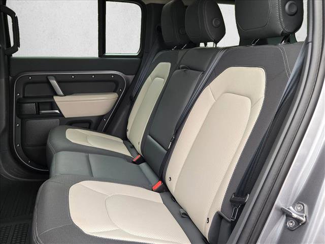 Used 2024 Land Rover Defender 110 X-Dynamic SE image 20