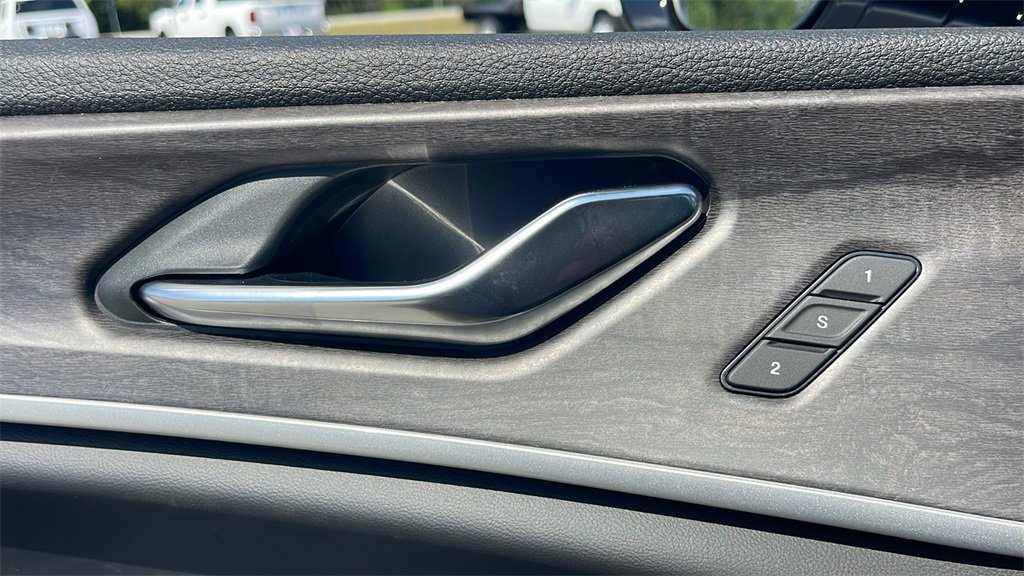 New 2025 Jeep Grand Cherokee L Limited w/ Black Appearance Package image 19