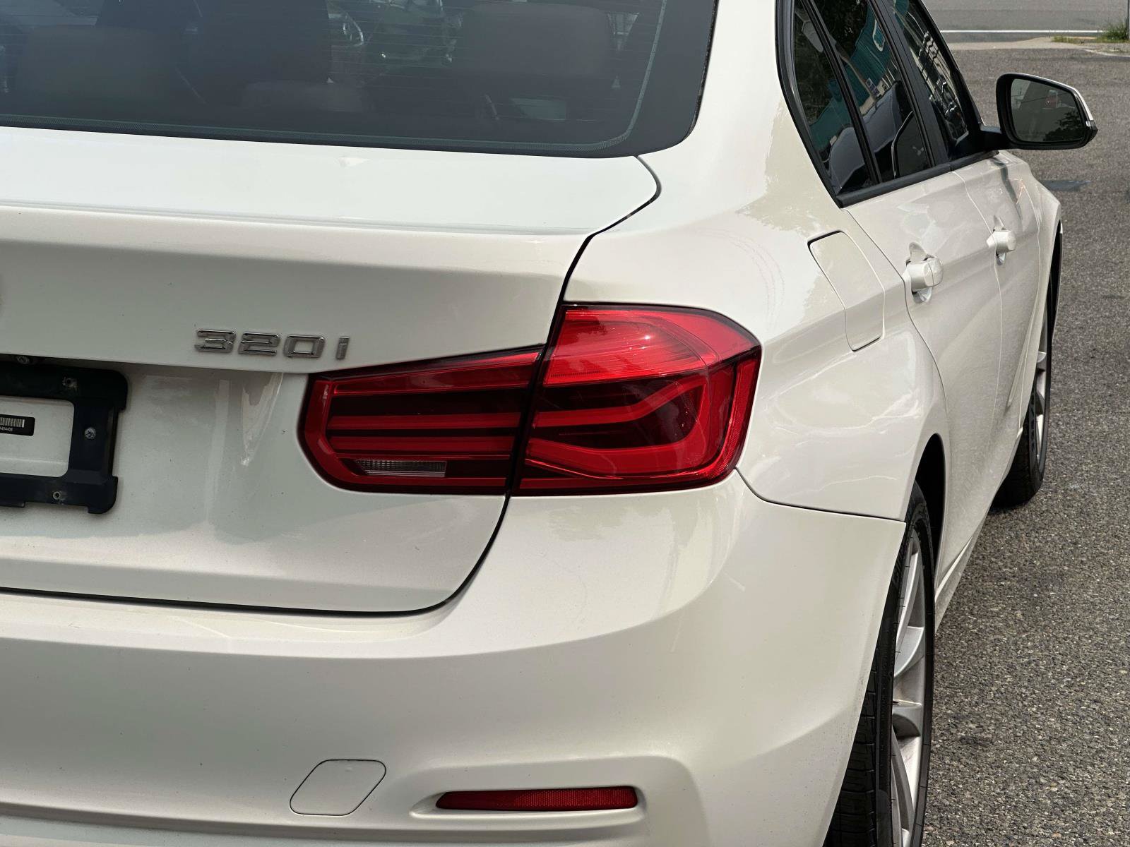 Used 2018 BMW 320i xDrive Sedan w/ Convenience Package AWD/4WD image 11