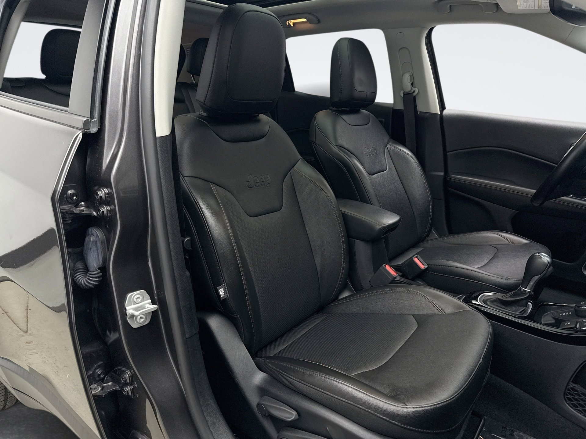 Used 2021 Jeep Compass Limited w/ Sun and Sound Group AWD/4WD image 16
