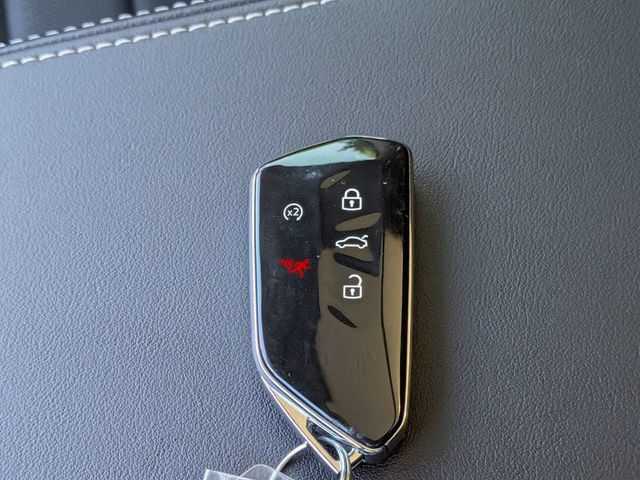 Used 2025 Volkswagen Atlas SEL AWD/4WD image 32