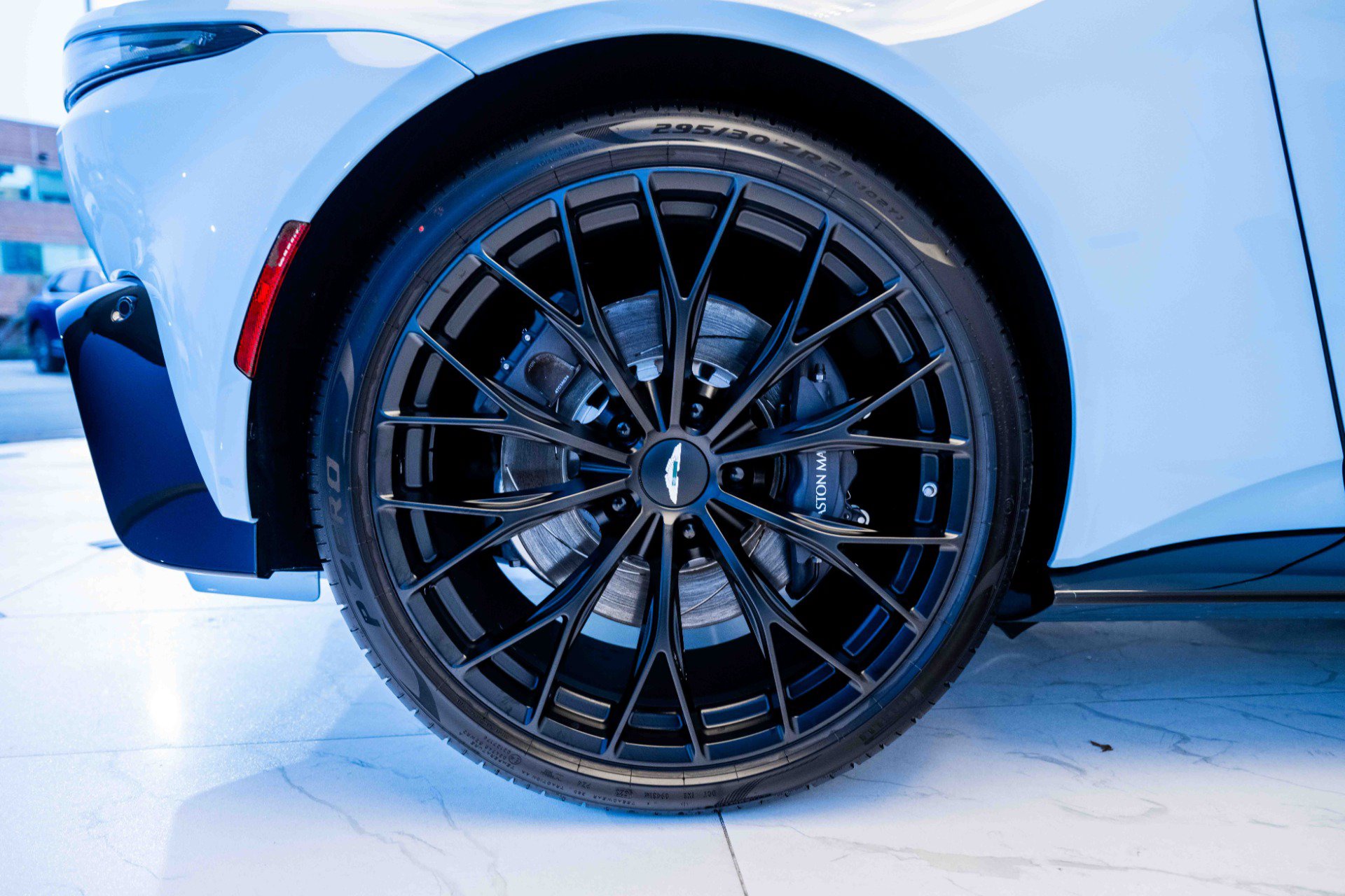 Used 2023 Aston Martin V8 Vantage Coupe RWD image 38