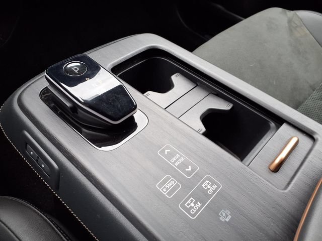 Used 2024 Nissan Ariya AWD image 8