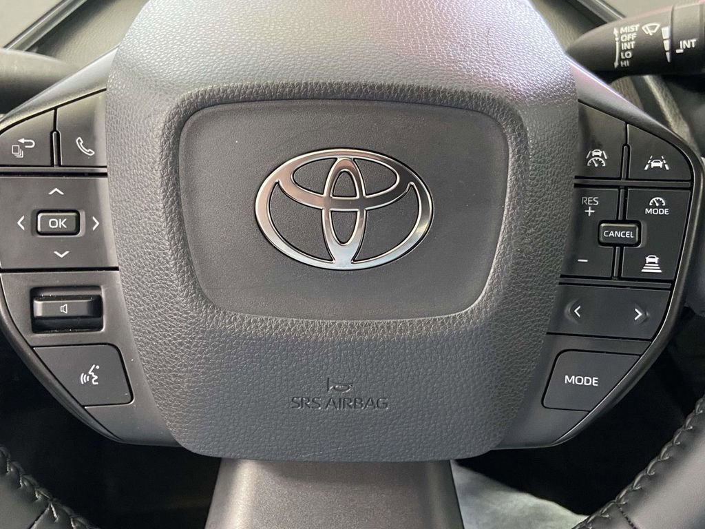 Used 2025 Toyota Prius LE FWD image 28