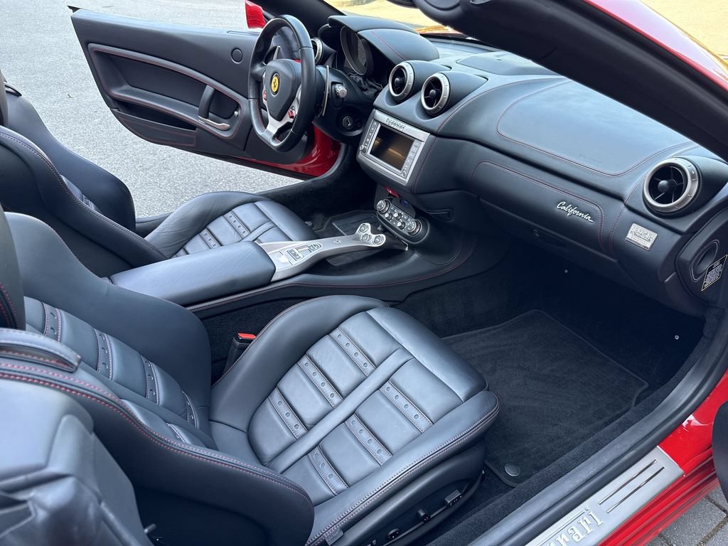 Used 2010 Ferrari California RWD image 29