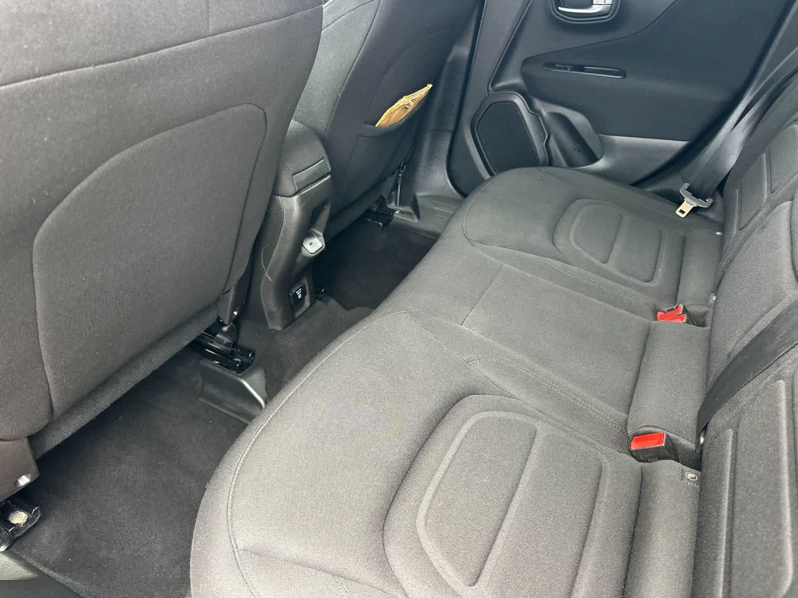 Used 2021 Jeep Renegade Latitude w/ Convenience Group AWD/4WD image 5