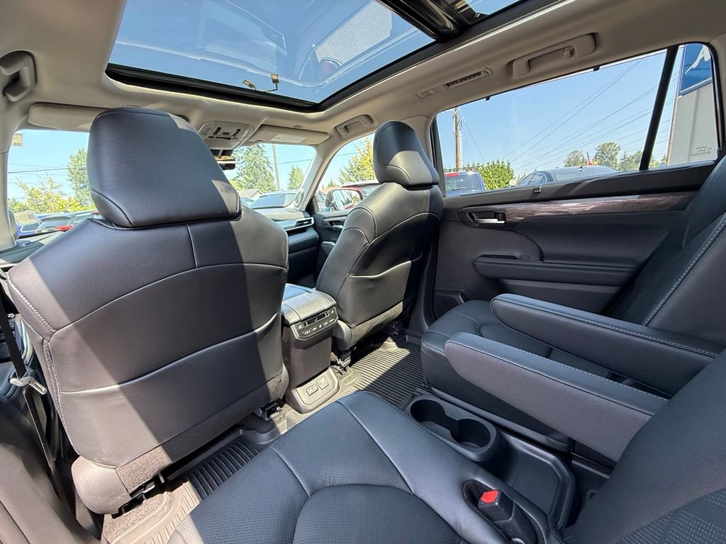 Used 2026 Toyota Highlander Platinum AWD/4WD image 15